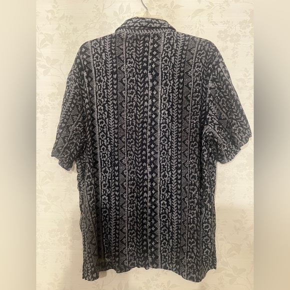 VTG Axcess Geometric Pattern Button Down - Picture 3 of 3